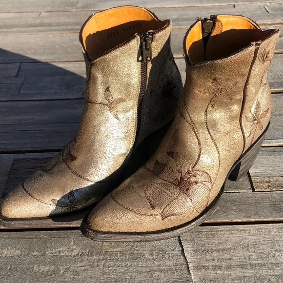 Old Gringo “Flora Loca” golden embroidered boots. New in box! - Picture 3 of 9